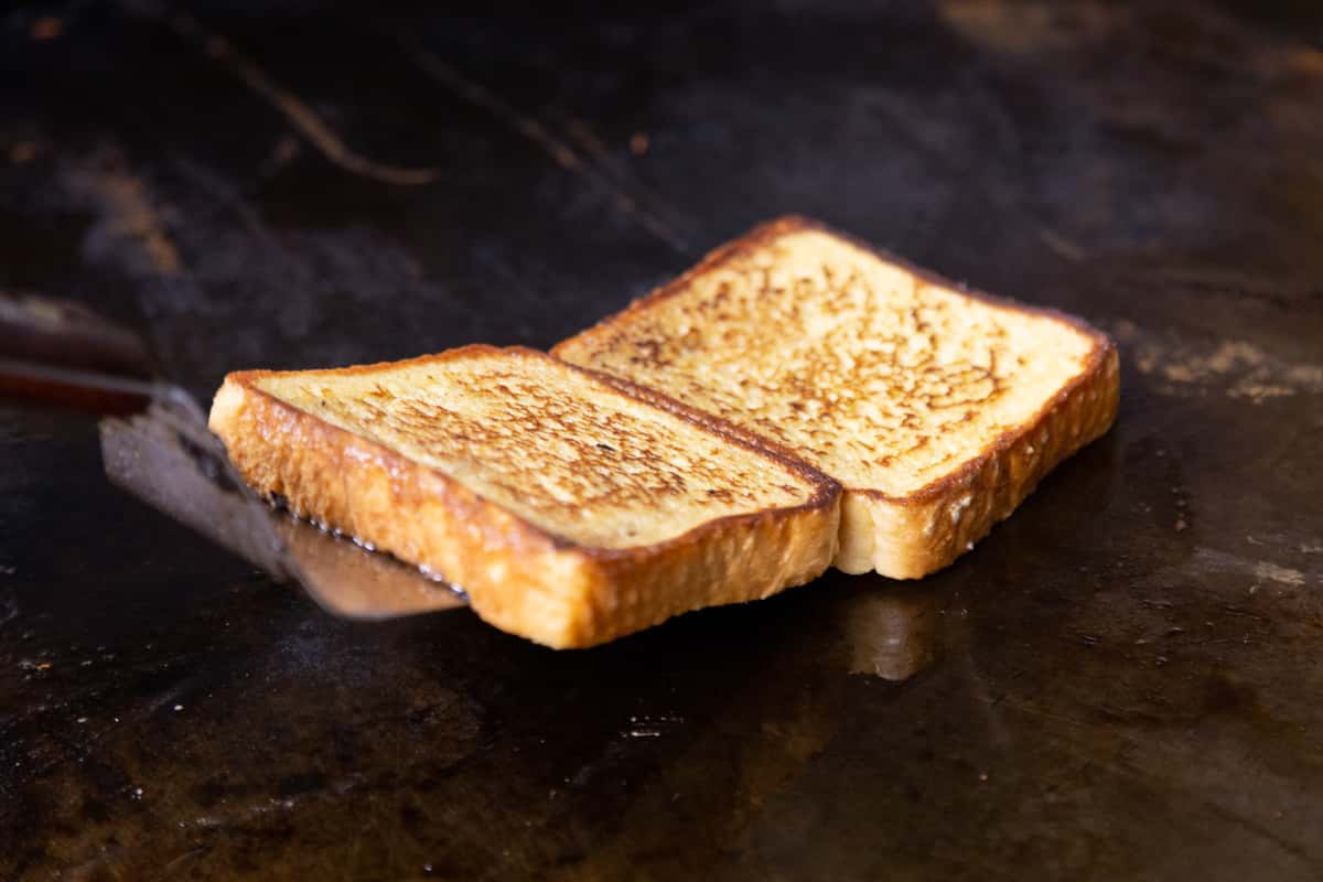 toast on grill