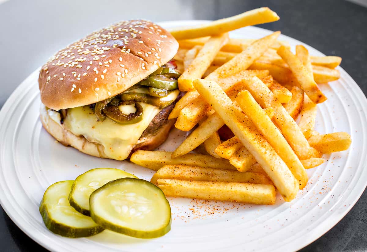 PHILLY BURGER W/FRIES
