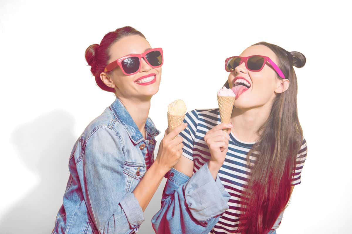women with gelato