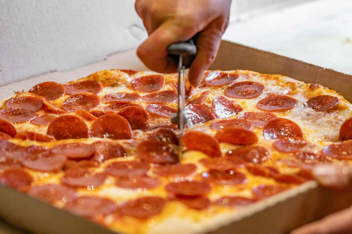 Join Our Team - Mama Romanos | Authentic Italian and Pizza