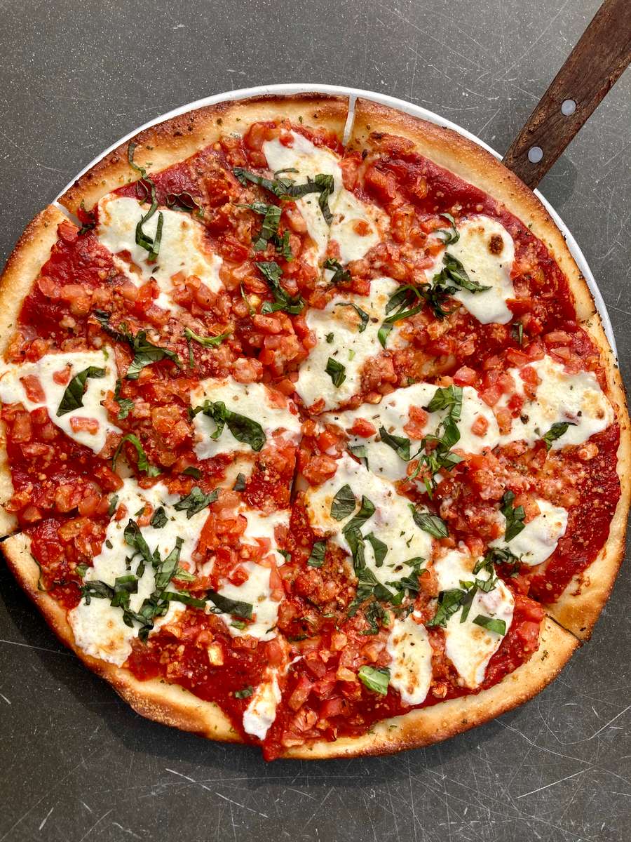 Fresh Tomato & Mozzarella Pizza