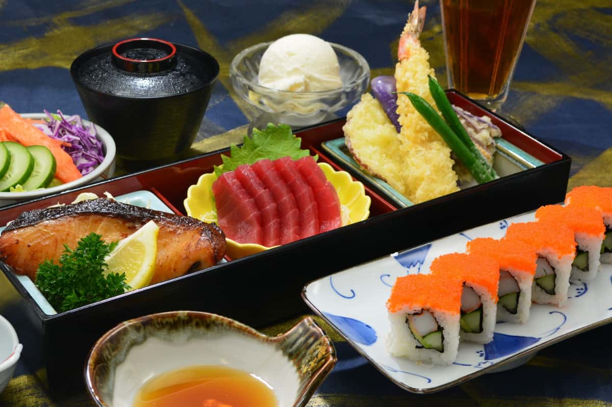 ハナshop Hana - Gyotaku Japanese Restaurants - Hawaii