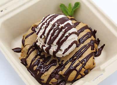 Chocolate Chip Cookie ala Mode
