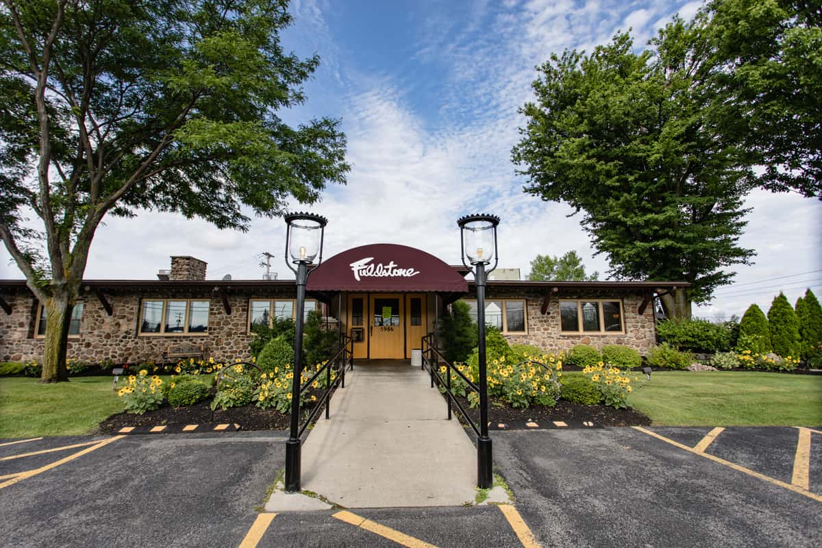 Fieldstone Country Inn American Restaurant in Lockport, NY