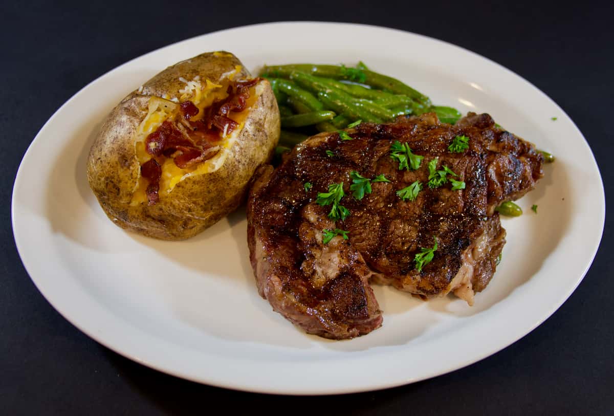 steak potato and veggies