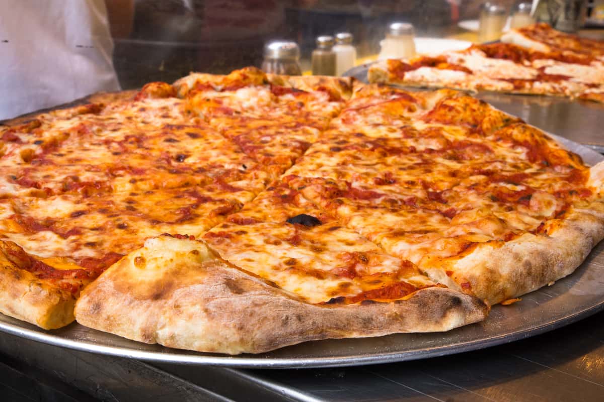 Vinny s Pizzeria Catering Vinny s Uptown Grill Restaurant in Bay City MI