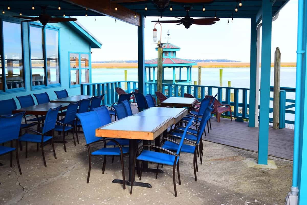 Seafood restaurant outdoor online seating