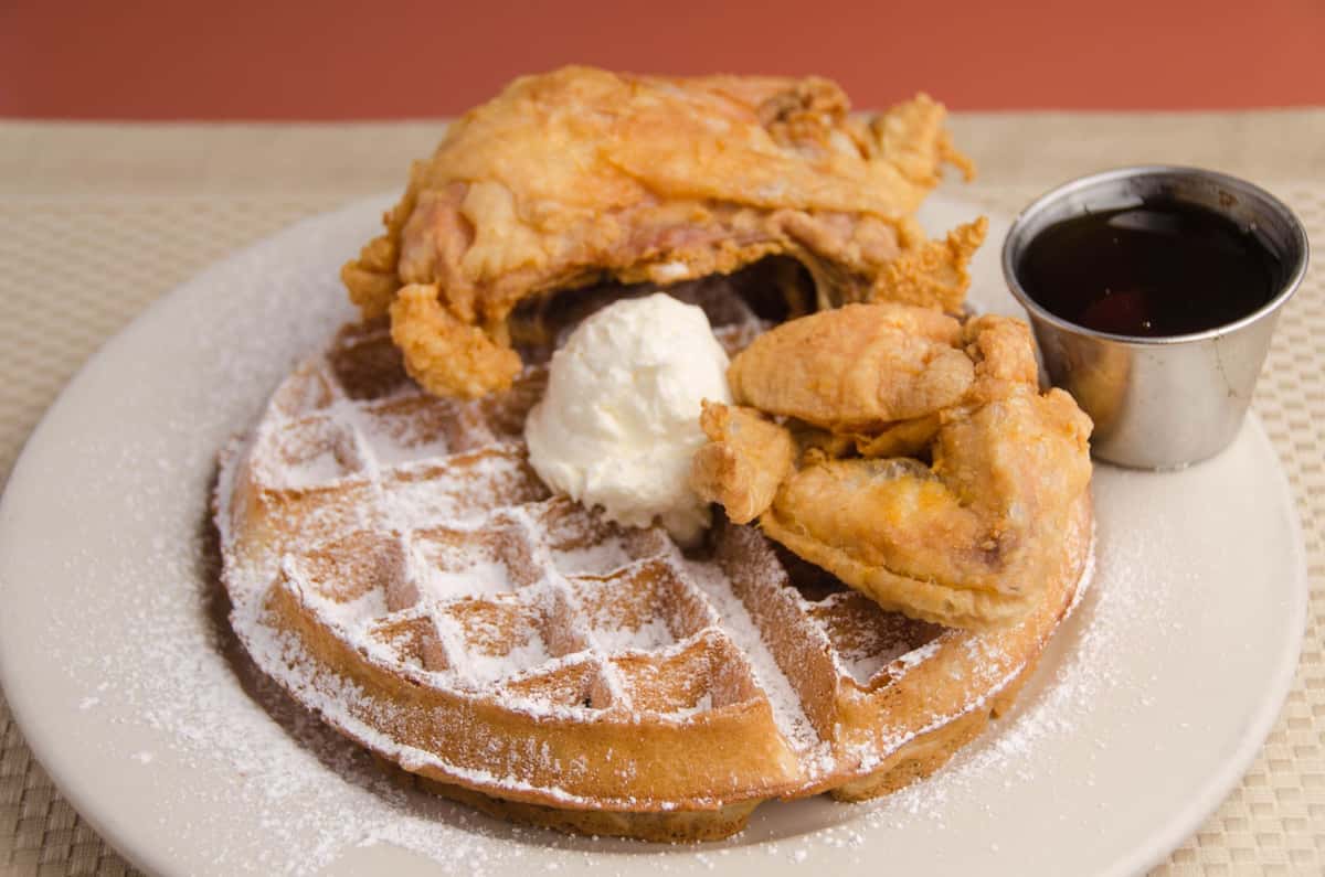 Chicken Waffle Breakfast Lunch Dinner Lulu S Restaurant