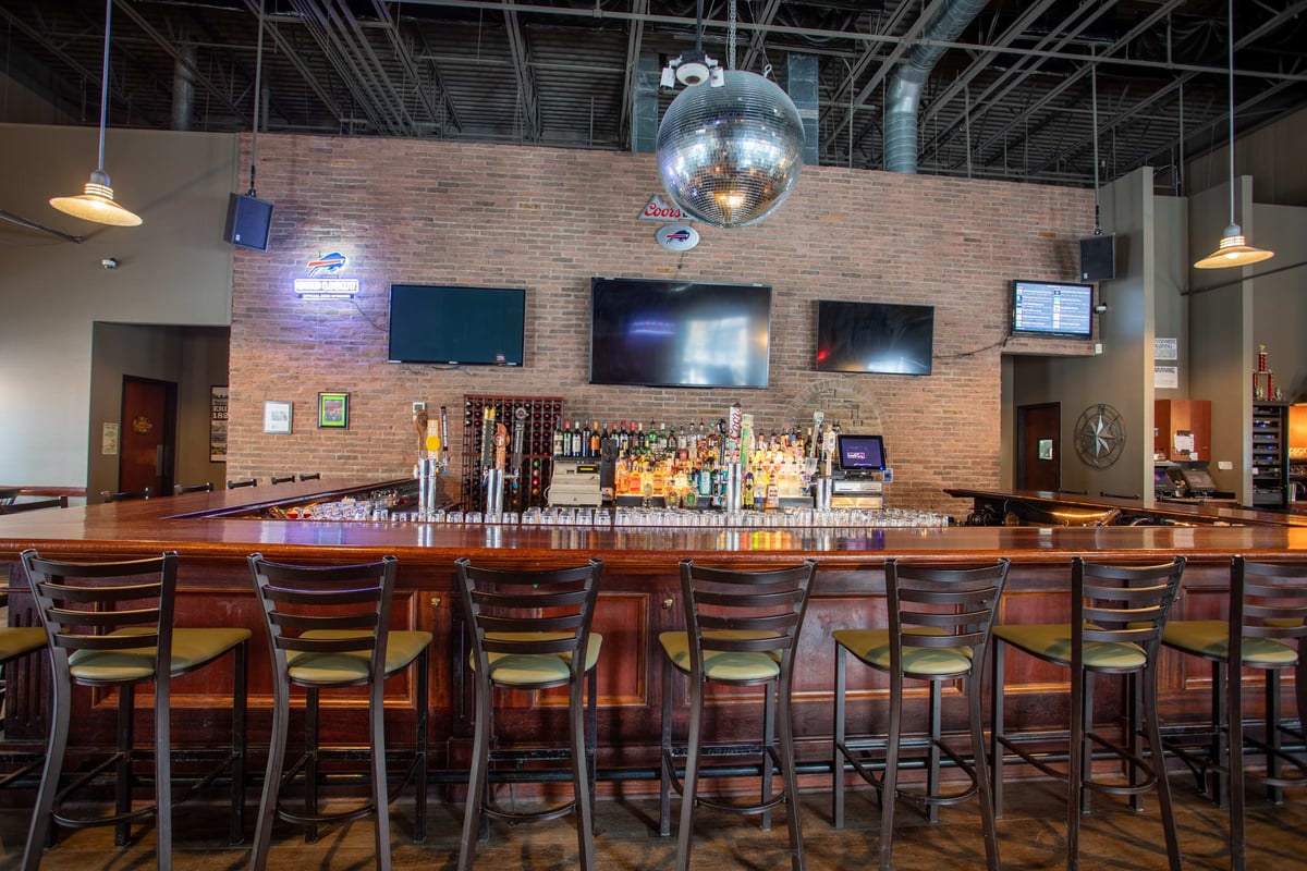 Contact Lock 34 Bar & Grill Restaurant in Lockport, NY