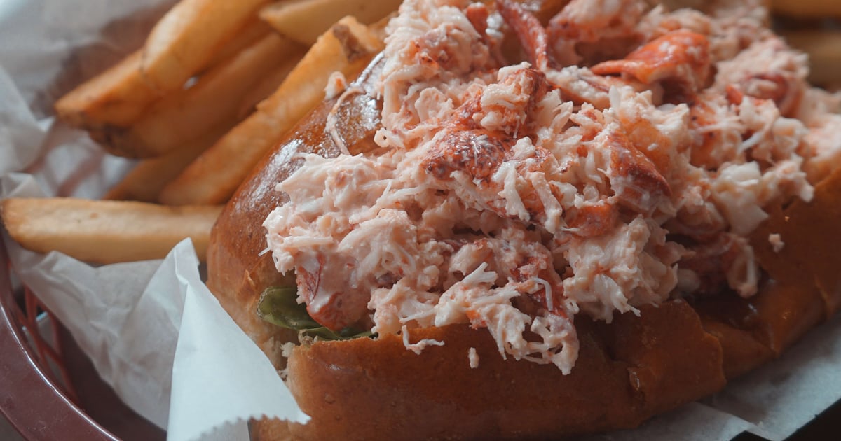 MAINE LOBSTER ROLL Menu Fryes Leap Cafe Cafe in Frye Island, ME