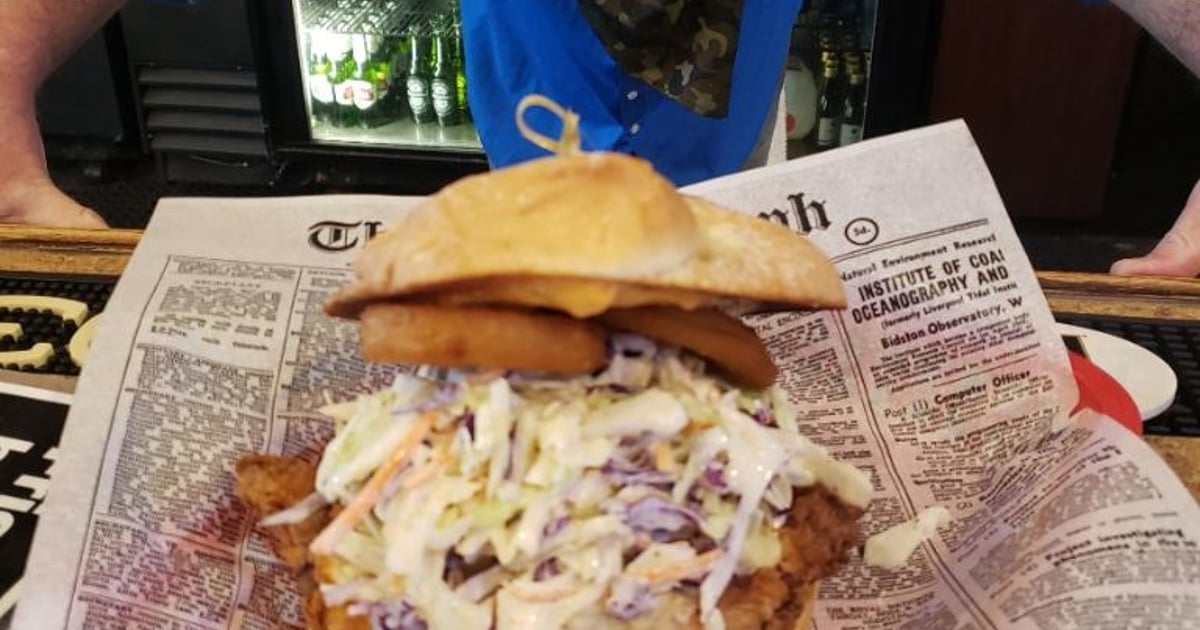 Laz's Crispy Chicken Sandwich Menu Hammers Grill & Bar