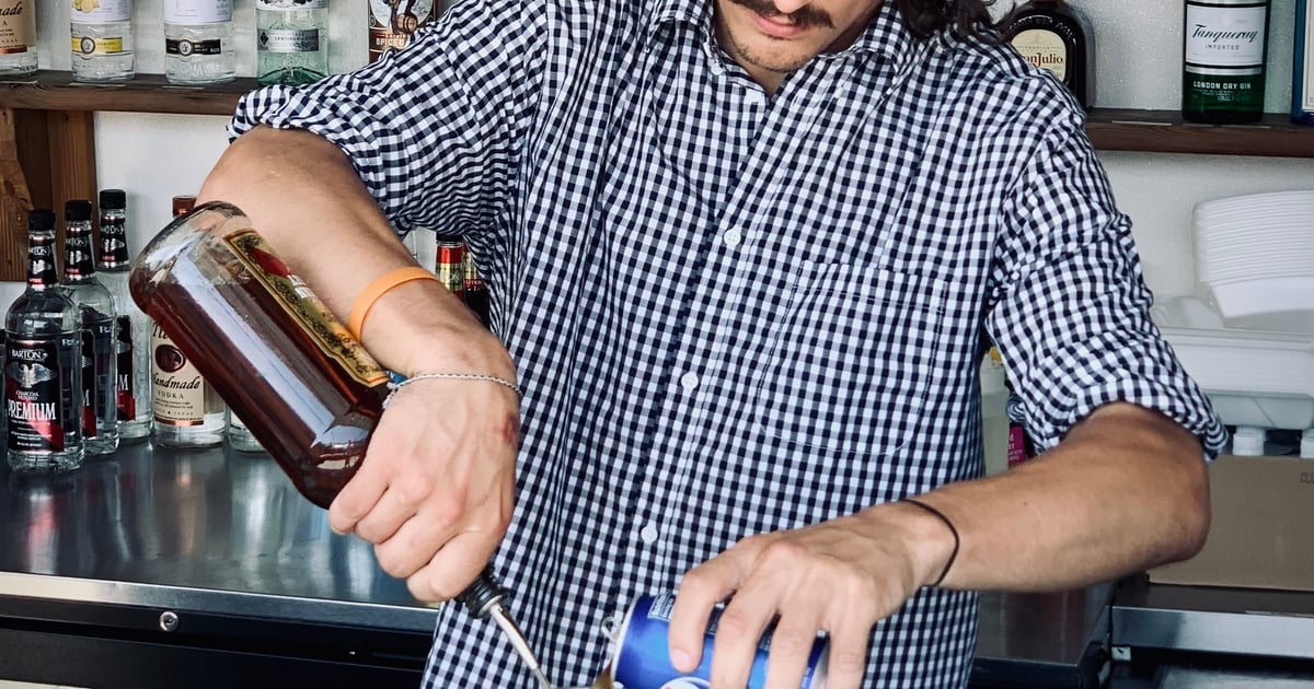 Join Our Team Vines on Clark Serving comfort foods and cocktails