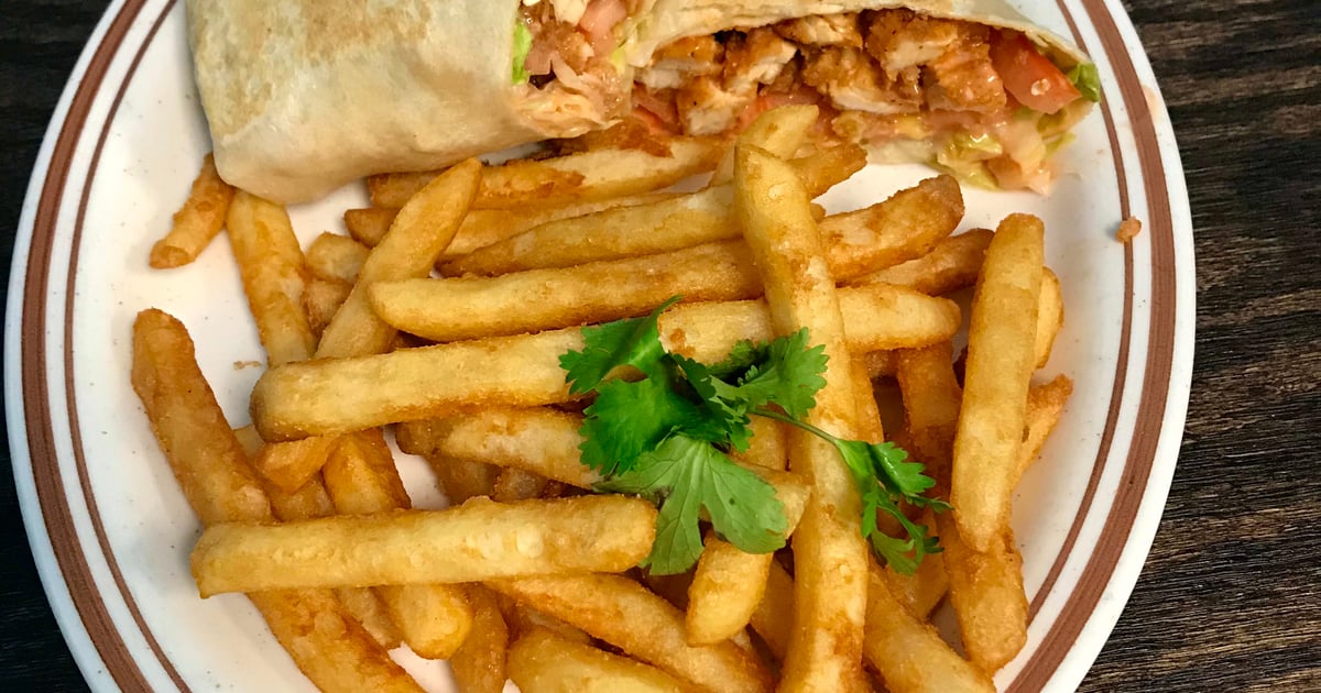 crispy-buffalo-chicken-wrap-lunch-oceana-diner-diner-in