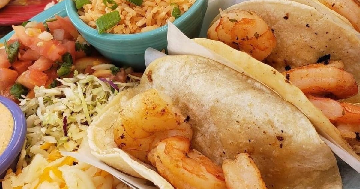 SHRIMP TACOS DEL MAR Main Menu Yolanda's Mexican Cafe