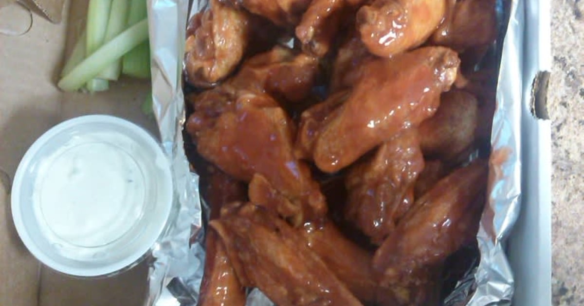 Jumbo Chicken Wings Catering Menu Spike's Pizza and Grocery Pizza