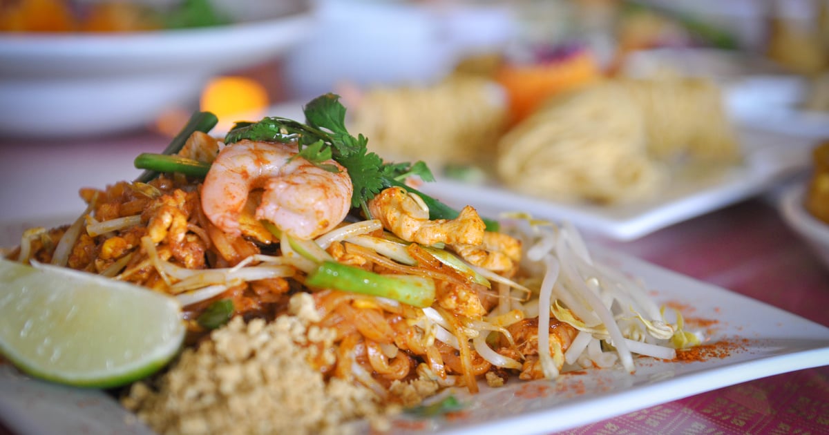 Pad Thai Full Menu Emporium Thai Thai Restaurant In Los Angeles CA