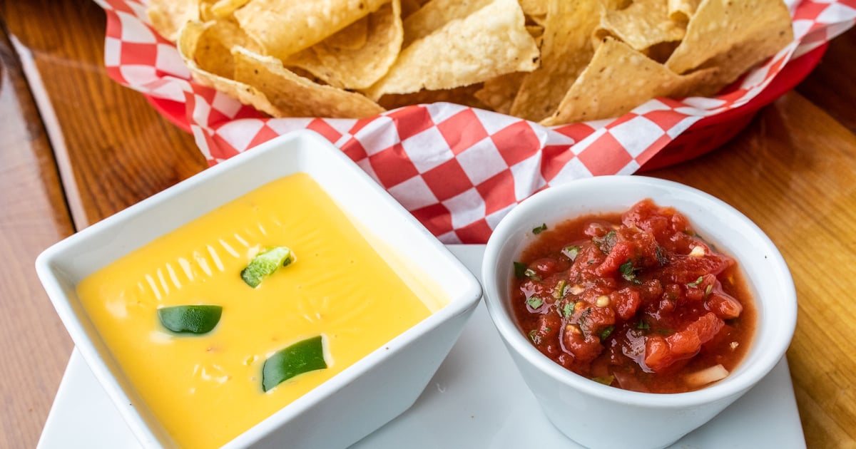 what is chile con queso at mexican restaurant