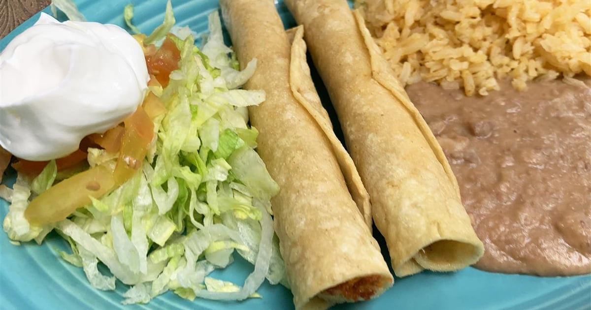 Chicken Flautas Bandera Main Menu Pericos Mexican Cuisine
