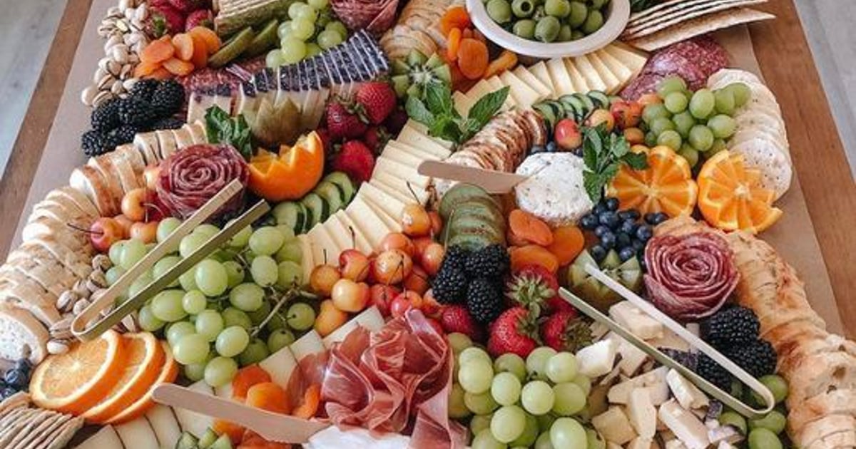 Grazing Table To Go 40-50 People Appetizer Portion