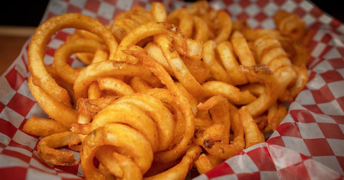 Curly Fries - Lunch Menu - The Howey - Restaurant in Red Lake, ON