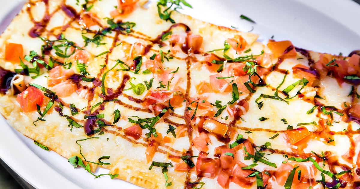 Margherita Flatbread Pizza Menu Daily's Sports Grill