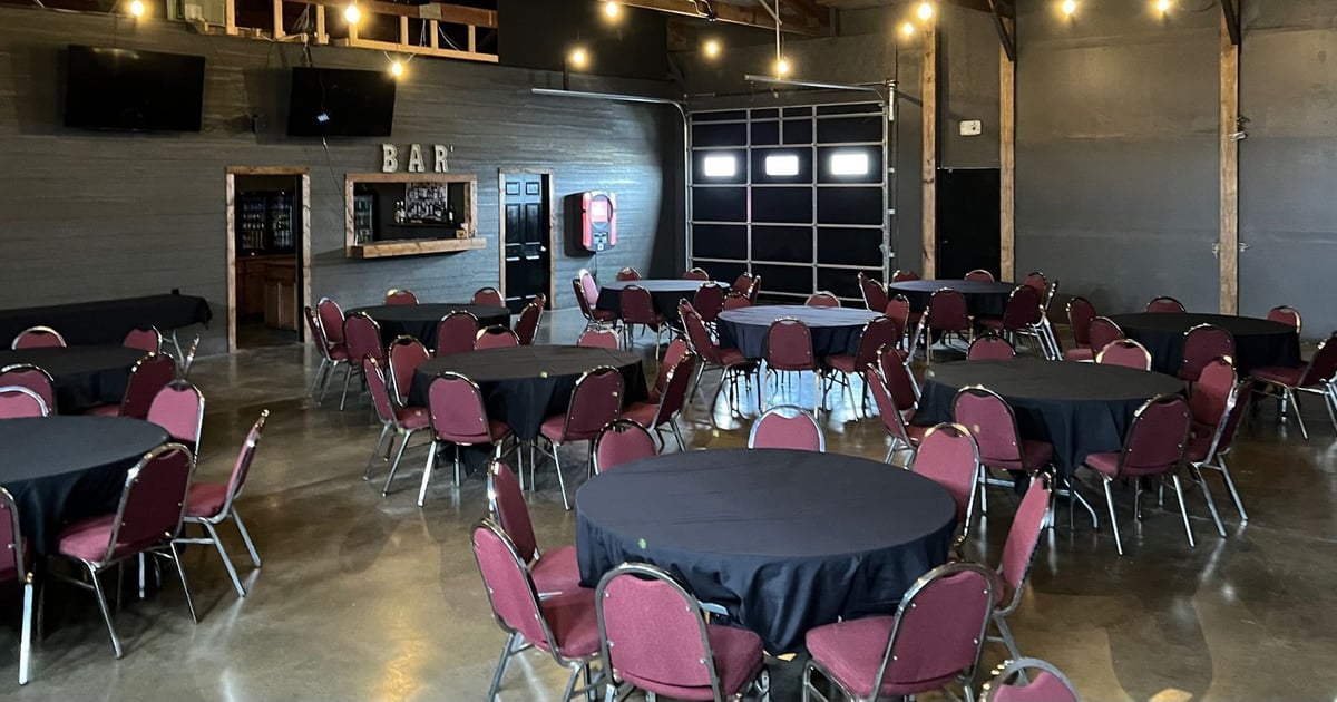 Warehouse Sliderz Restaurant in Decatur, IL