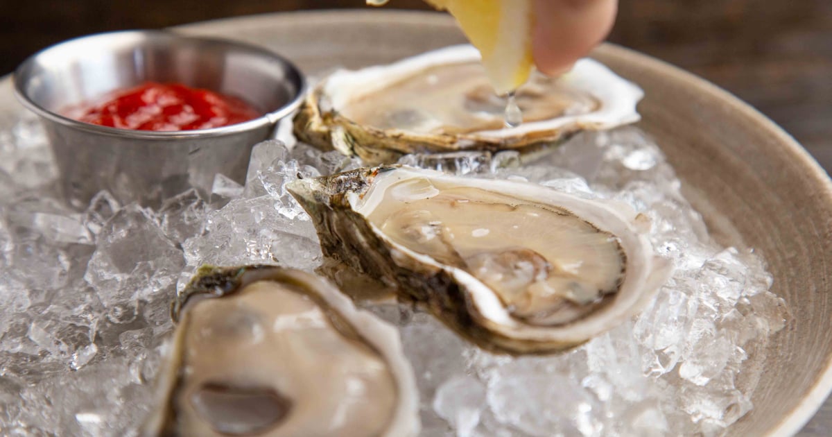 6 Raw Momma Mia Oysters, PEI, Can Friday Lunch Menu Prime Farm to