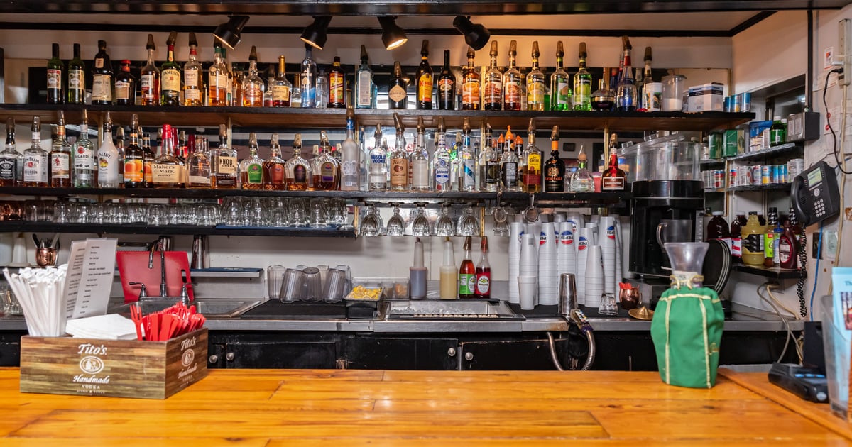 Hunts Dothan Contact - Hunt's Restaurant & Oyster Bar Dothan - Seafood Restaurant in ...