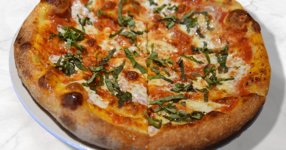pizza123　アベレージジョー5.3 The Margherita - Not Your Average Joe's - American Restaurant