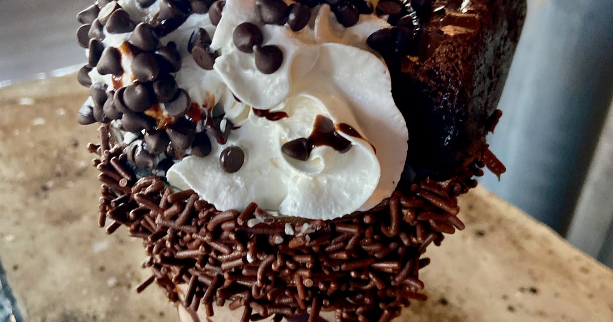 BUNTSY'S BLACKOUT CHOCOLATE SHAKE Adult Refreshments Buntsy's