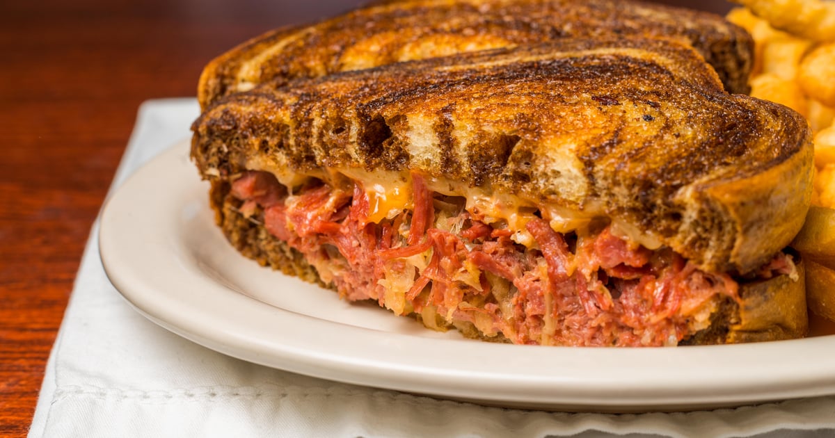 reuben-sandwich-main-menu-lighthouse-bar-grill-bar-grill-in-ne