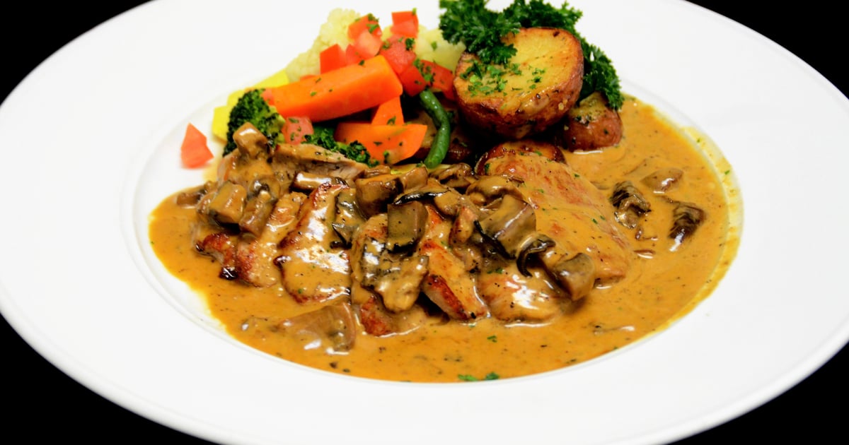 Médaillons de Veau aux Champignons Sauvages - Dinner Menu - Lavendou