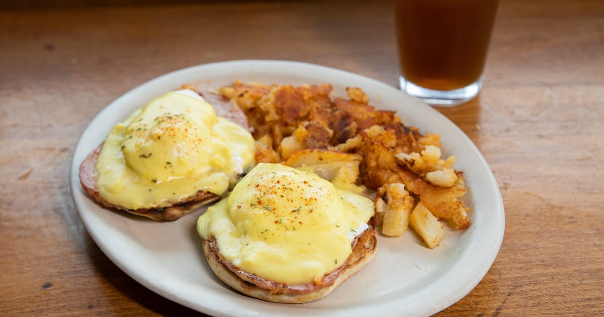 Eggs Benedict Full Menu Golden Boys Family Restaurant Breakfast