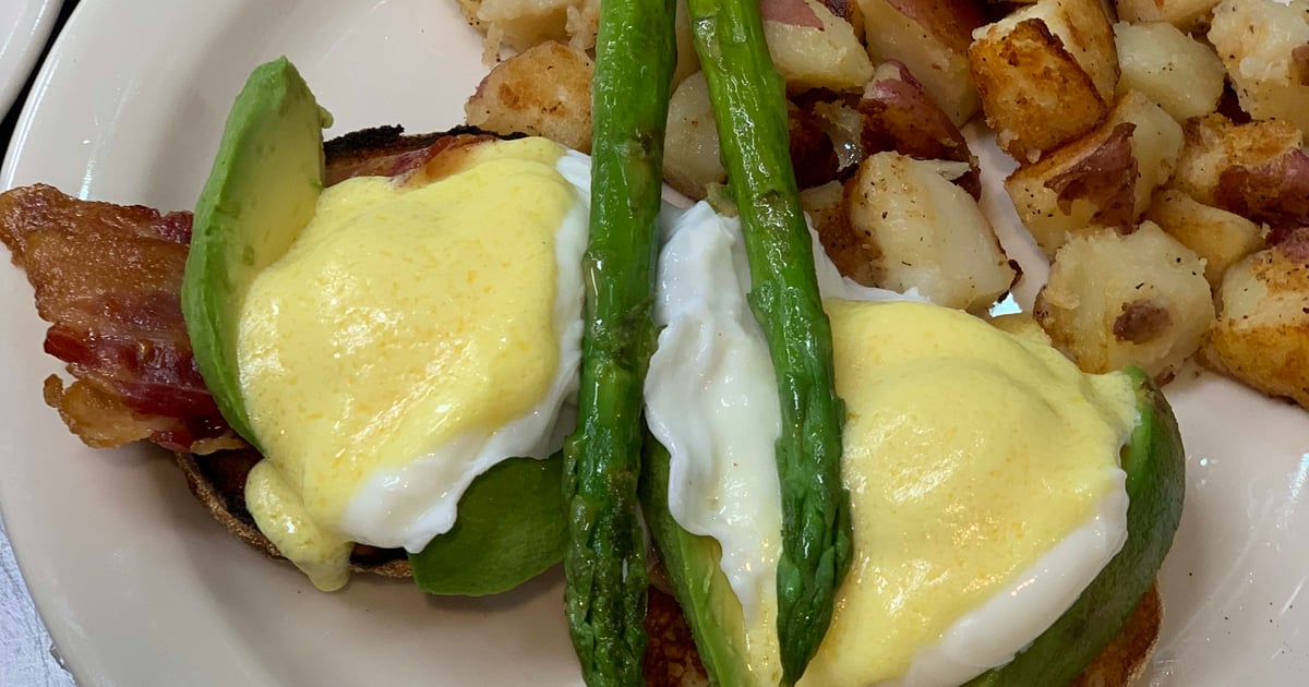 Bacon Avocado Benedict Breakfast Rhody Hen Cafe Breakfast