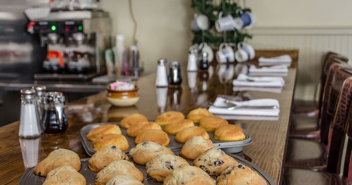 Contact Rhody Hen Cafe Breakfast Restaurant in Pawtucket, RI