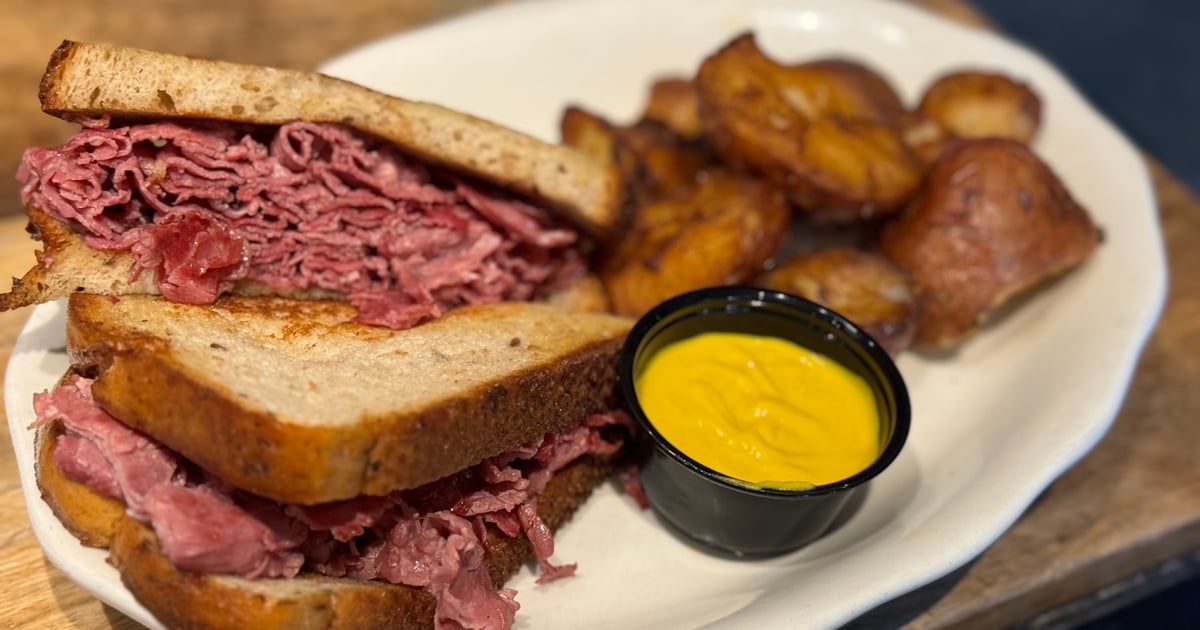 Manny's Corned Beef Sandwich Food Eggy's Diner
