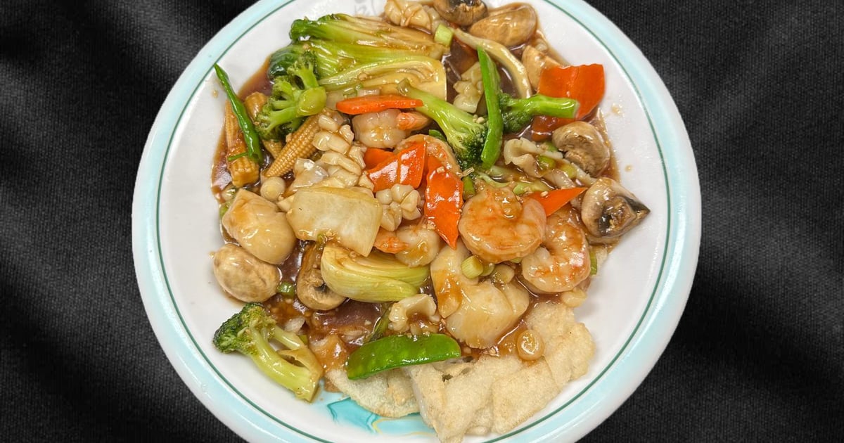 218 Pan Fried Flat Rice Noodle with Seafood (Vietnamese Style) - New ...