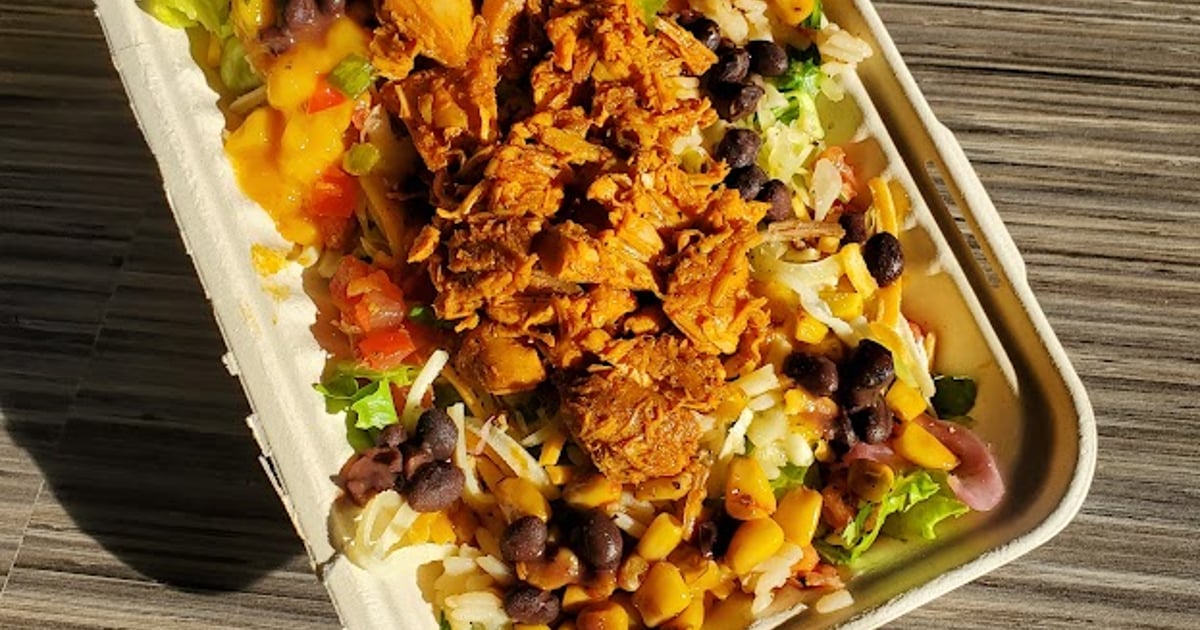 Adobo Chicken Salad Menu Burrito Splendido Mexican Restaurant in MB