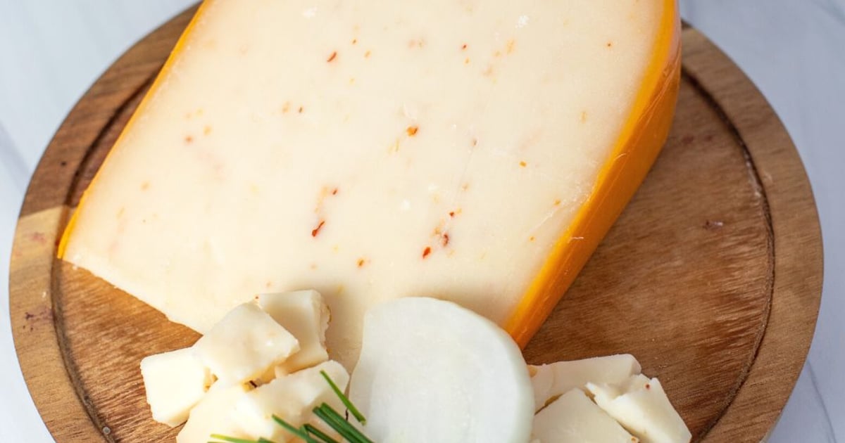 Onion Garlic All Flavors Marieke Gouda Wisconsin Cheese, Farm