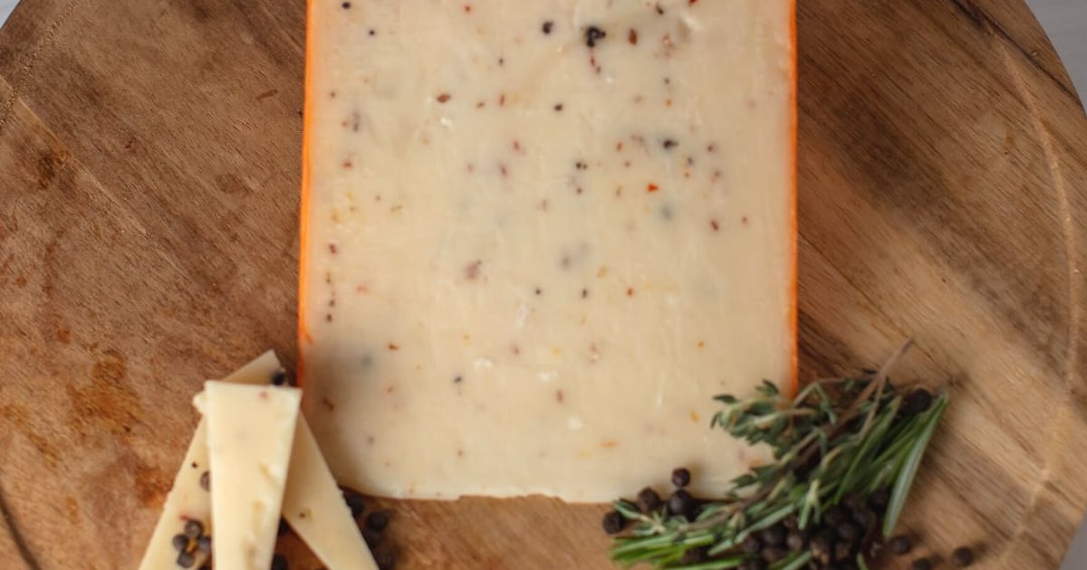 Black Pepper Mix All Flavors Marieke Gouda Wisconsin Cheese, Farm