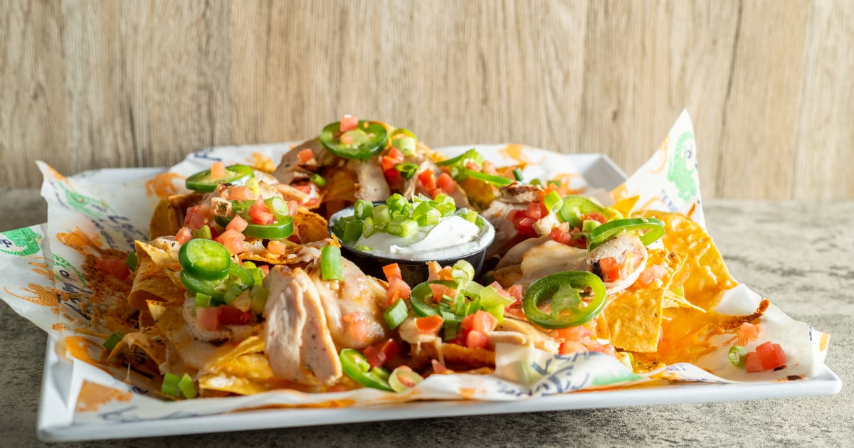 Grilled Chicken Nachos Dinner Menu de Lazy Lizard