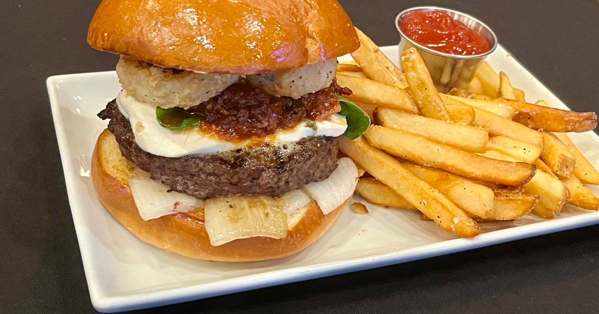 BBQ Bacon Cheeseburger - Dinner and Weekends - Citizens Grill