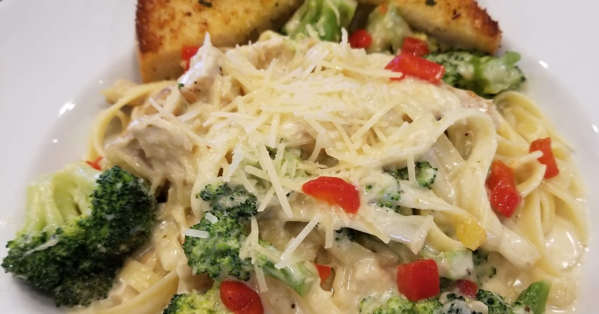 Chicken Alfredo - Citizens Grill