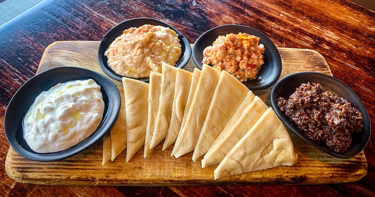 4 Dips W/ Pita Dinner Menu Tablas Woodstone Taverna (Kafé Neo