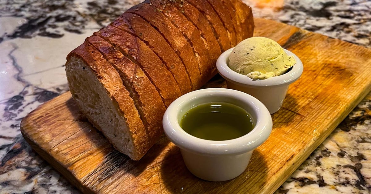 Macrina Bread Board DINNER MENU Tablas Woodstone Taverna (Kafé Neo