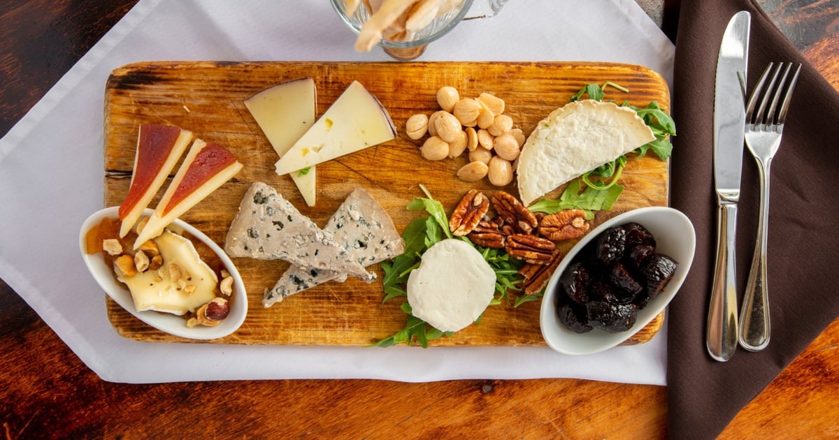 Spanish Cheese Board Dinner Menu Tablas Woodstone Taverna (Kafé Neo