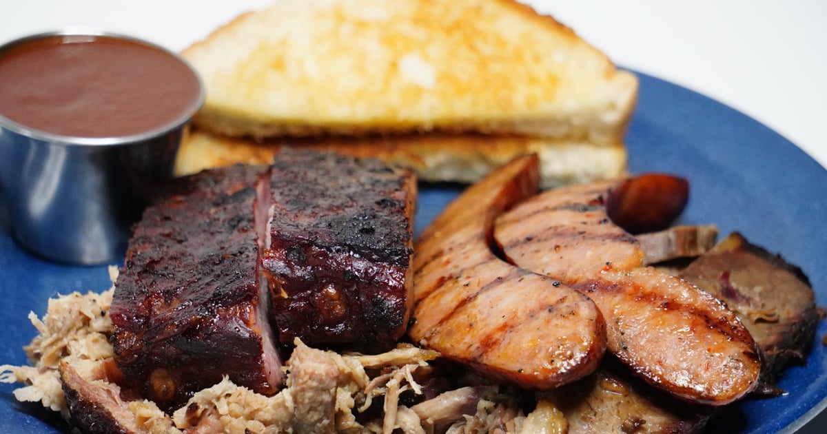 Combination Dinner Menu Ribs BBQ Barbecue Restaurant in Cedar