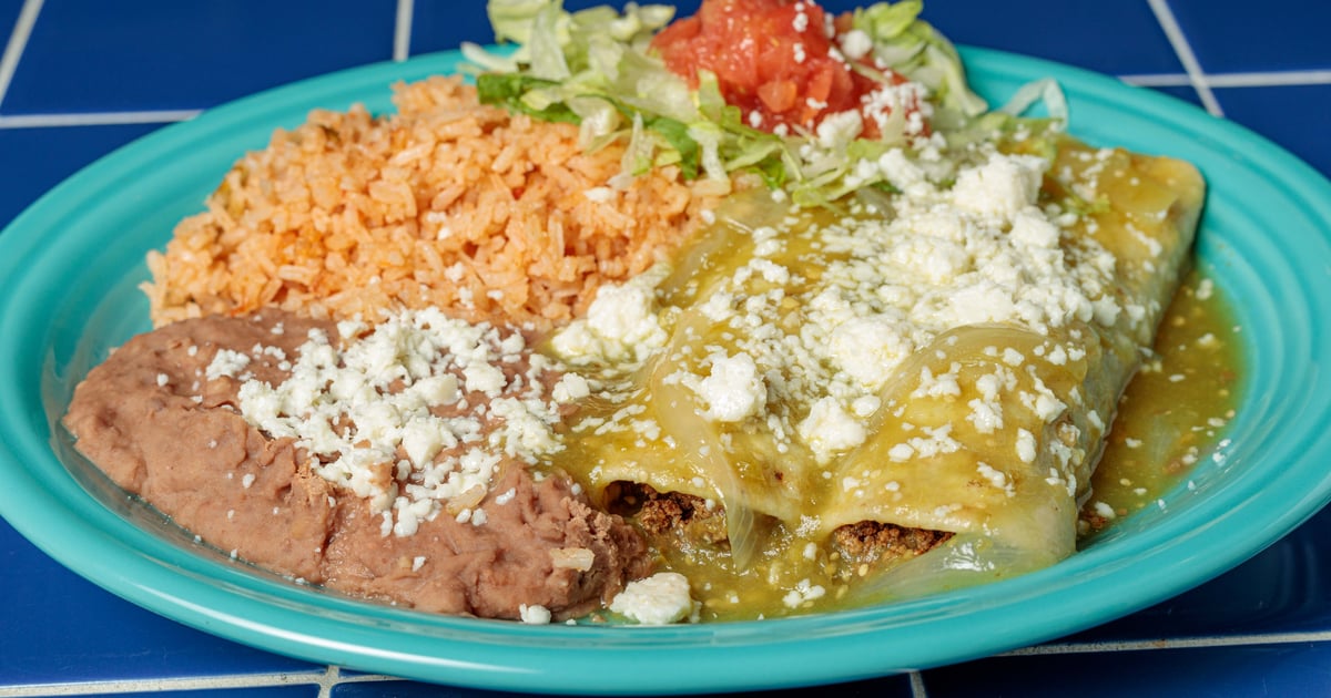Chilewich レア グリーン テーブルセンター 48 x 140 11. Green Chile Enchilada Plate - Fernando's Omaha