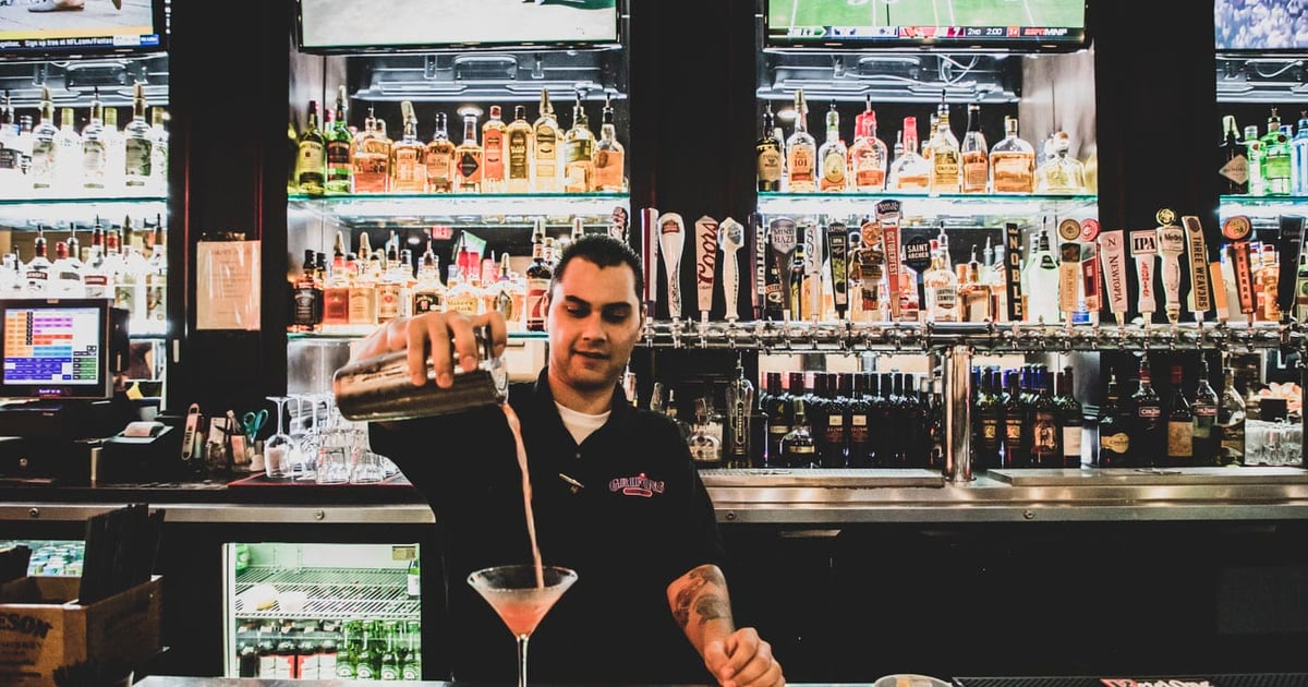 Careers - Griffins Grill - Griffins Grill - Sports Bar in Los Alamitos, CA