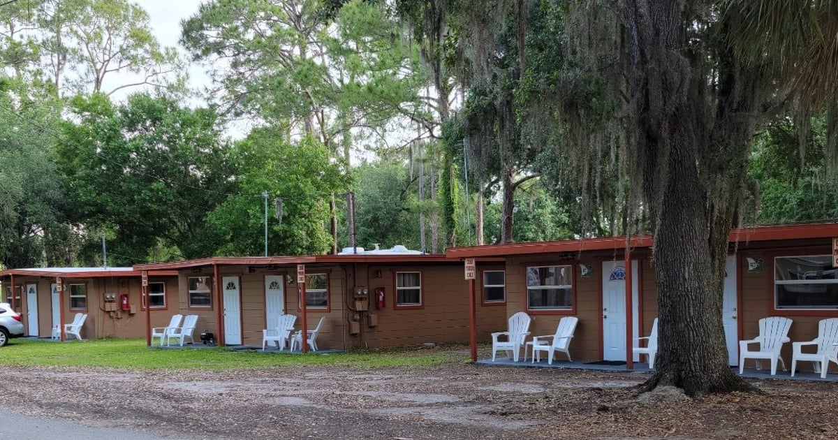 Cabin & Rv Park Cherry Pocket Steak n Seafood Seafood Restaurant in Lake Wales, FL